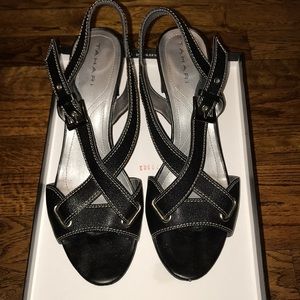 Tahari. size 9 Brown sandal